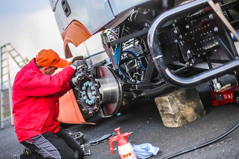 Extremtest bestanden: febi Bremsscheiben im Einsatz beim Truck-Rennen