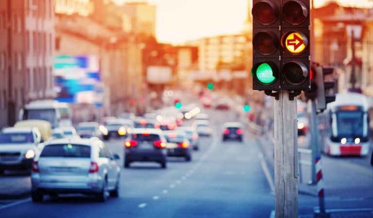 Idealzustand für Autofahrer: grünes Licht an der Ampel