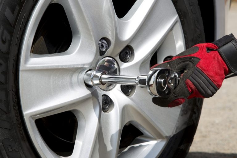 Tips for the Safe Tightening of Wheel Bolts