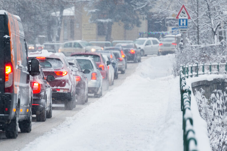Kälte, Glatteis, Schnee: Tipps für Autofahrer im Winter